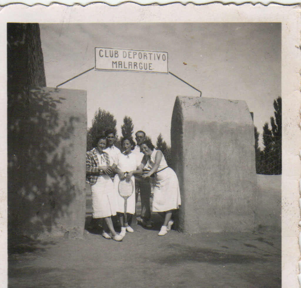 Marta Alicia García, Rosa "Patota" Alonso, Guillermo Von Zedtwitz, Tarcila de Larreta. Donación de Marta Von Zedtwitz.